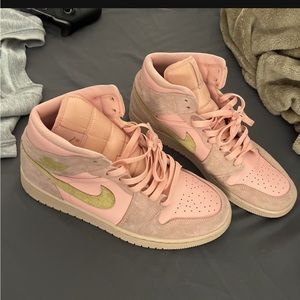 Jordan 1 Mid Coral Gold size 10 preloved